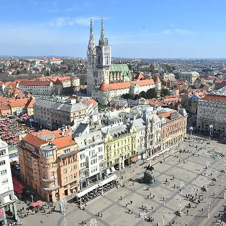 Main Square Appartamento