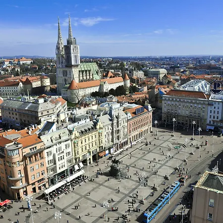 Main Square Appartamento